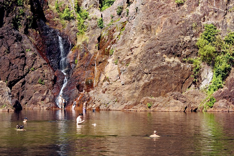 2009-11-06 22-00-40_1.jpg - .. zu kühlem Nass!